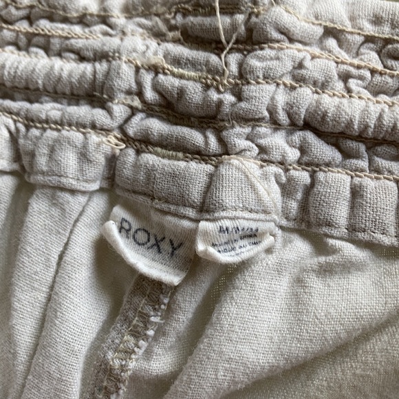 Good condition Roxy linen pants. Size Medium. - Picture 2 of 4